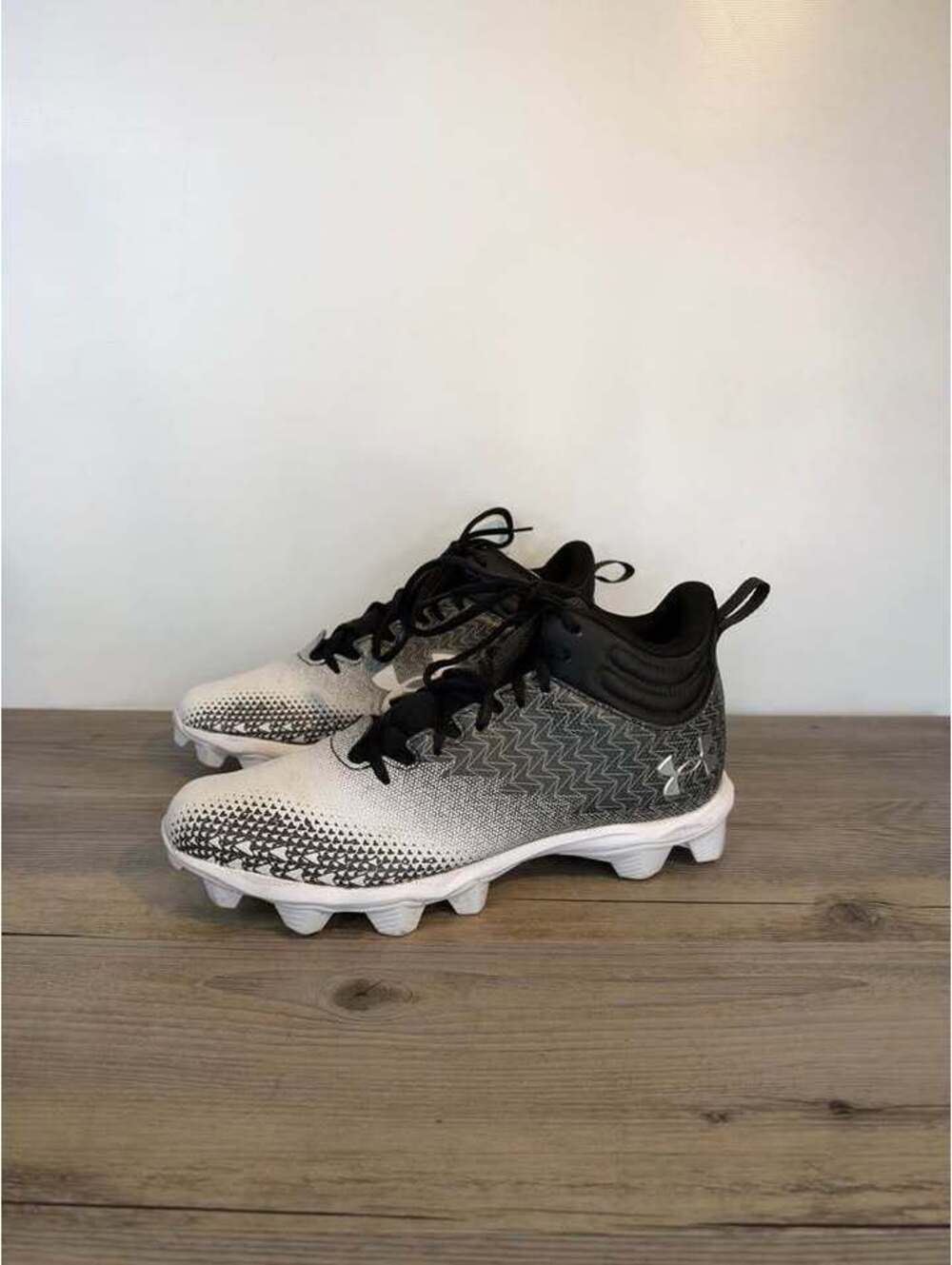 Under Armour Spotlight Mid Molded Football Cleats Black White Men Size 9.5